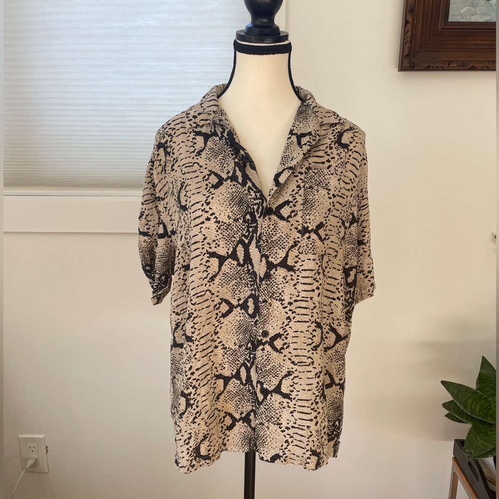 COLLUSION Snakeskin Collared Button up Shirt Sz M